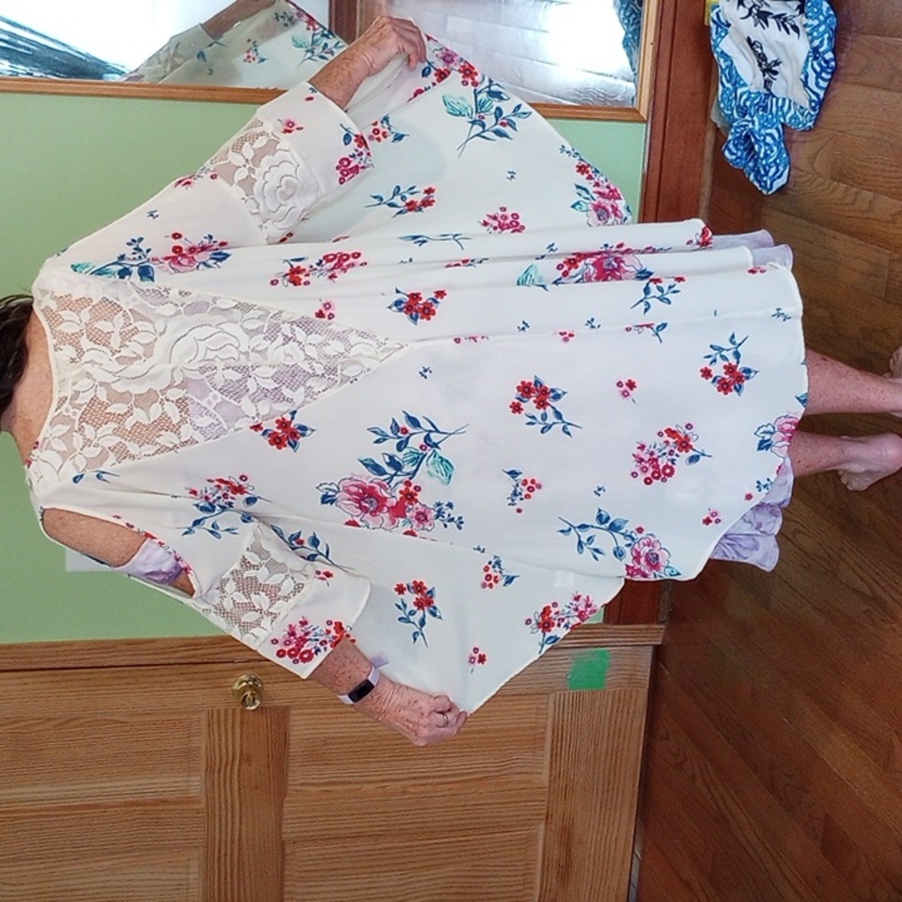 Boho Flowered Lace Cloak NWOT, Large